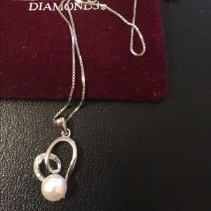 Helzberg Diamonds silver heart pendant with pearl